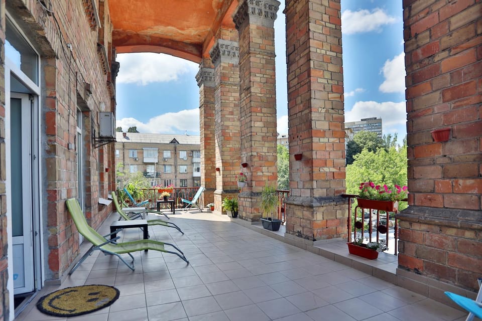 Balcony/Terrace, Seating area, Dining area, City view, Garden view, Street view