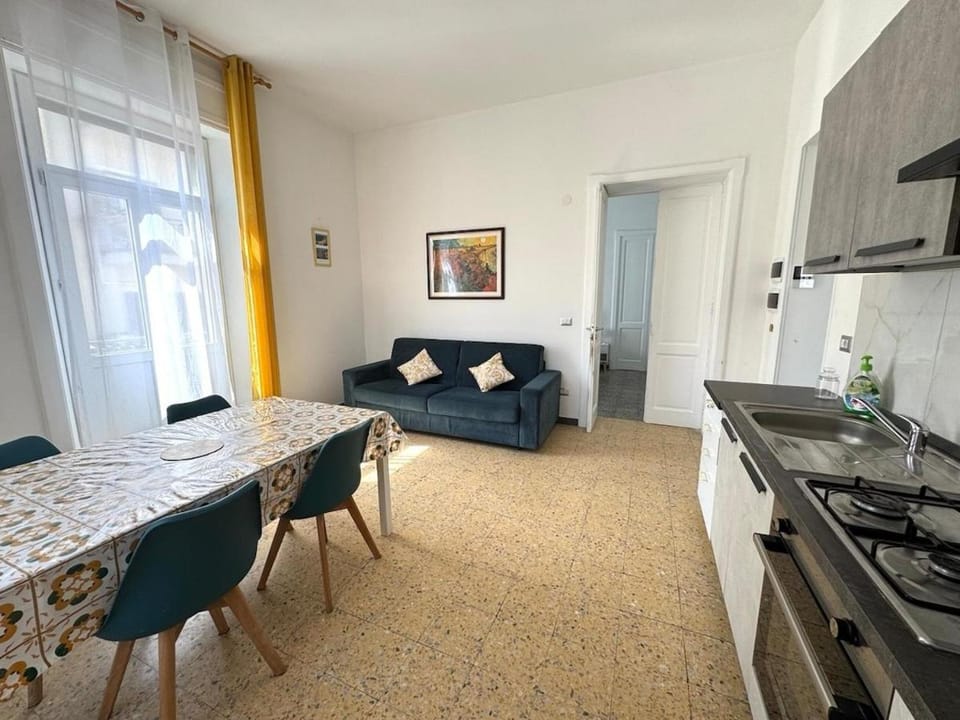 Day, Living room, Seating area