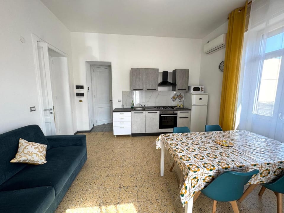 Kitchen or kitchenette, Living room, Dining area, oven, stove