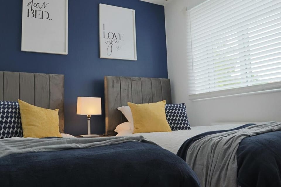 Central 3-Bed Home, Parking Garden, Milton Keynes Apartment in Milton Keynes