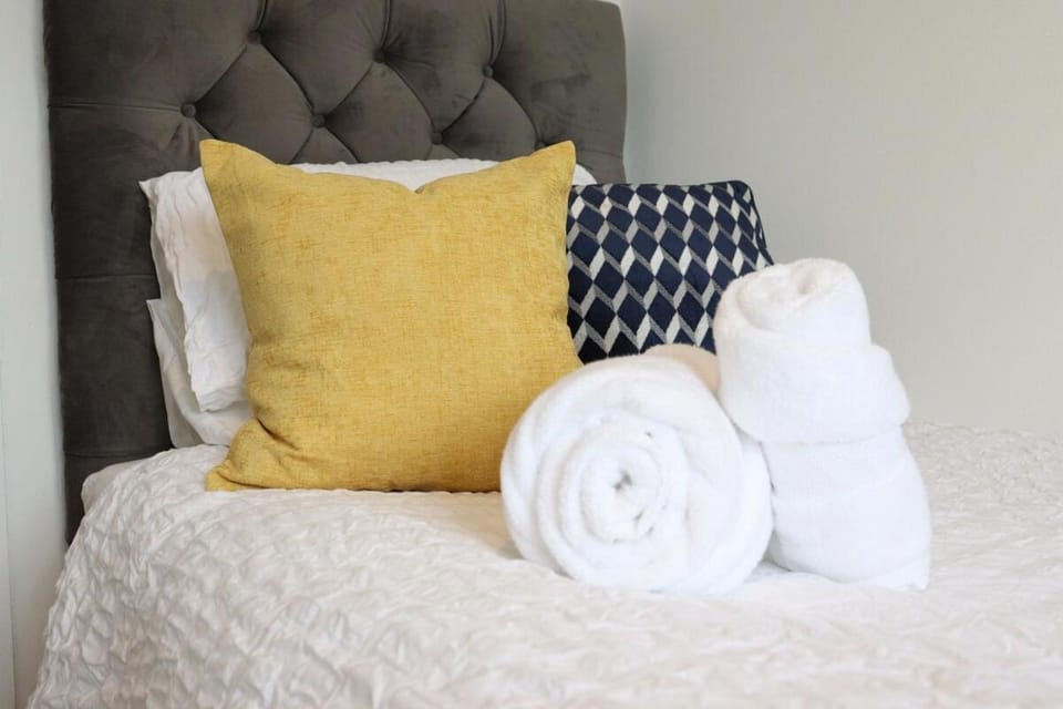 Central 3-Bed Home, Parking Garden, Milton Keynes Apartment in Milton Keynes