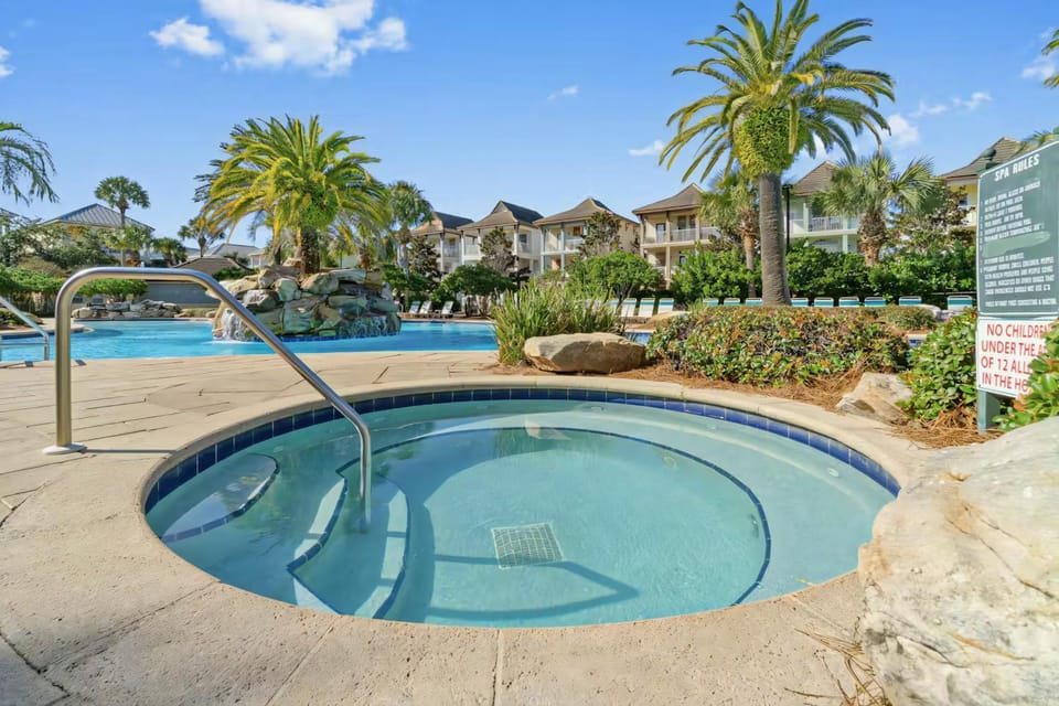 Property building, Day, Garden, Hot Tub, Swimming pool