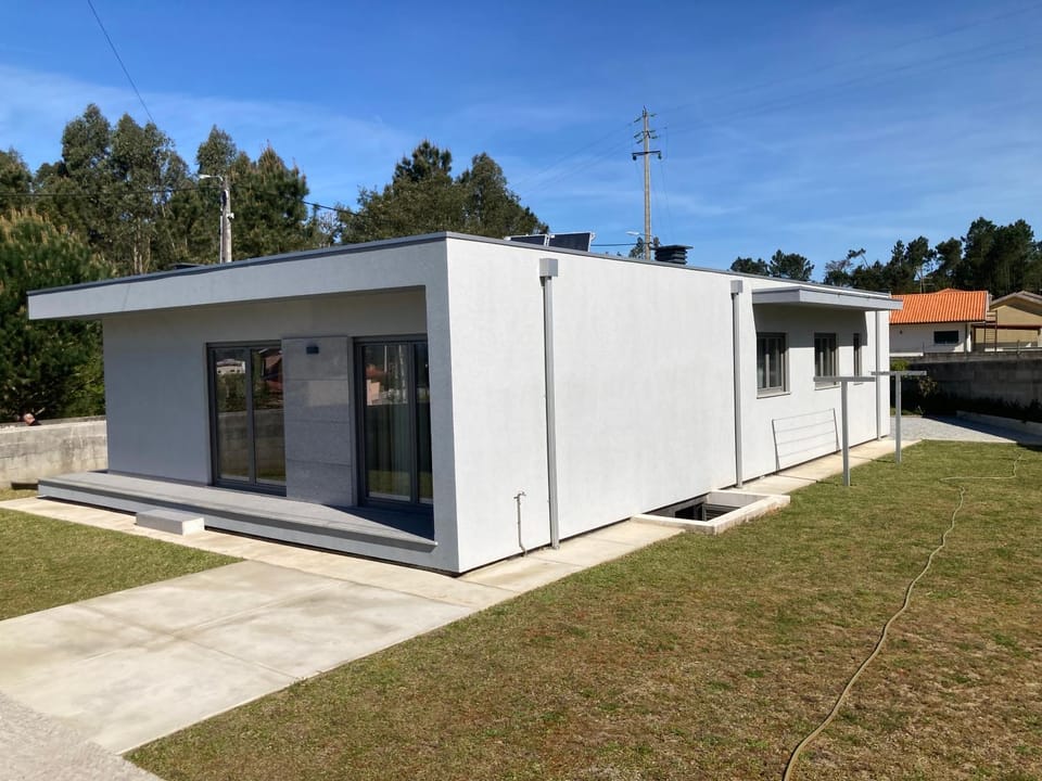 Property building, Garden, Balcony/Terrace