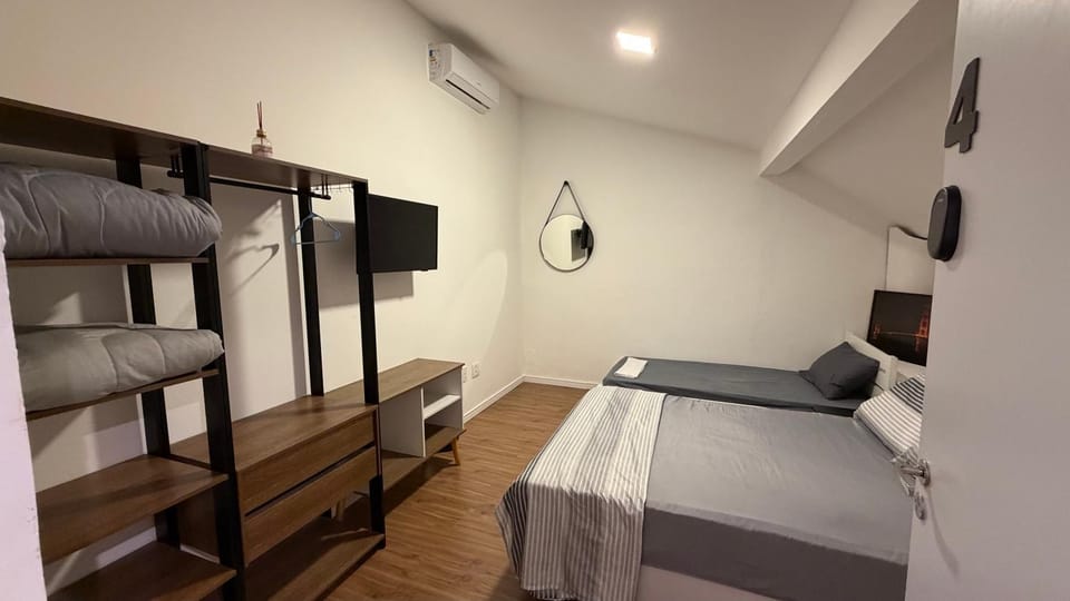 Bed, TV and multimedia, Photo of the whole room, Bedroom, towels, wardrobe