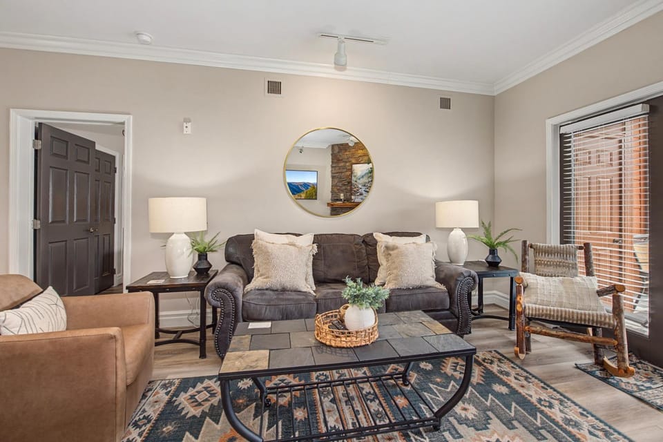 Living room, Seating area, furniture