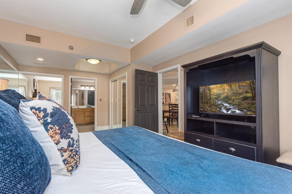 Bed, TV and multimedia, Bedroom, furniture, air conditioner