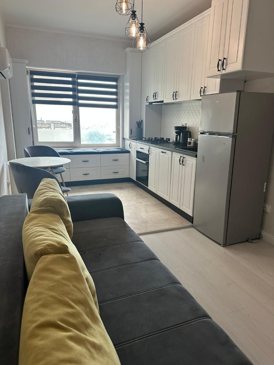 Kitchen or kitchenette, Living room, Seating area, oven, stove