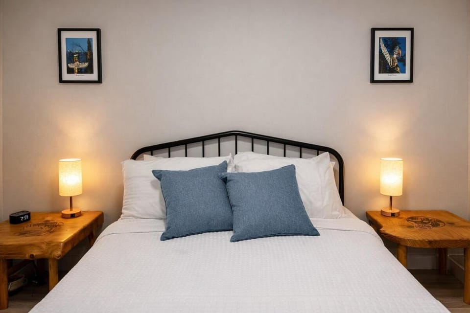3732 Underground Cozy Stay in Royal Bay Apartment in Vancouver Island