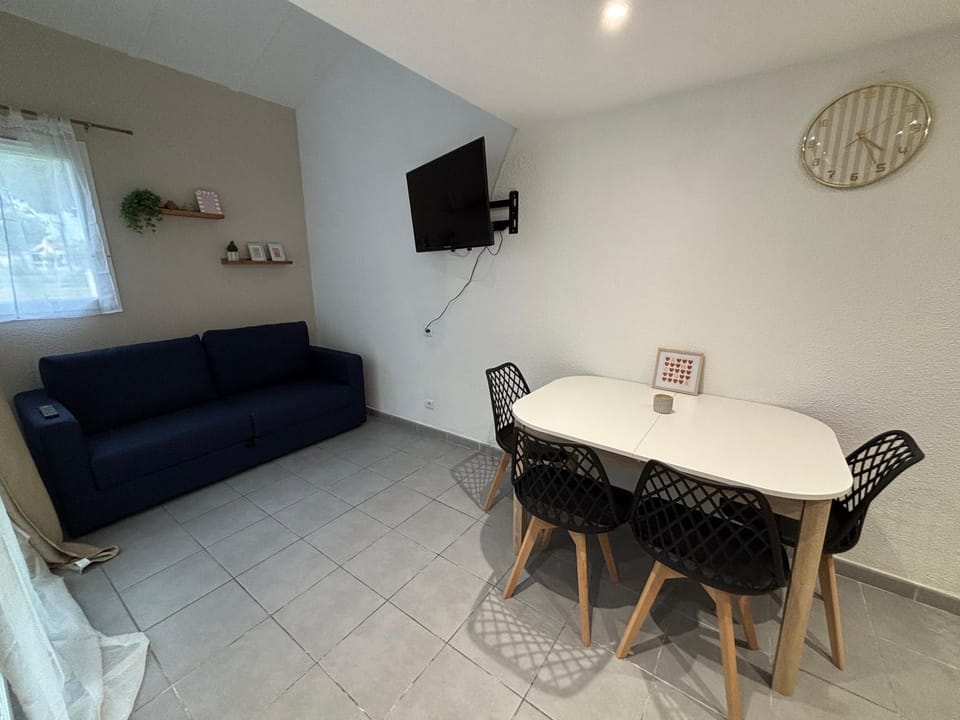 TV and multimedia, Living room, Dining area