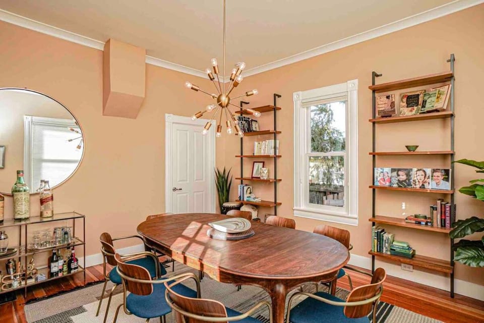 Luxurious historic district cottage Casa Soleil Villa in Ashland