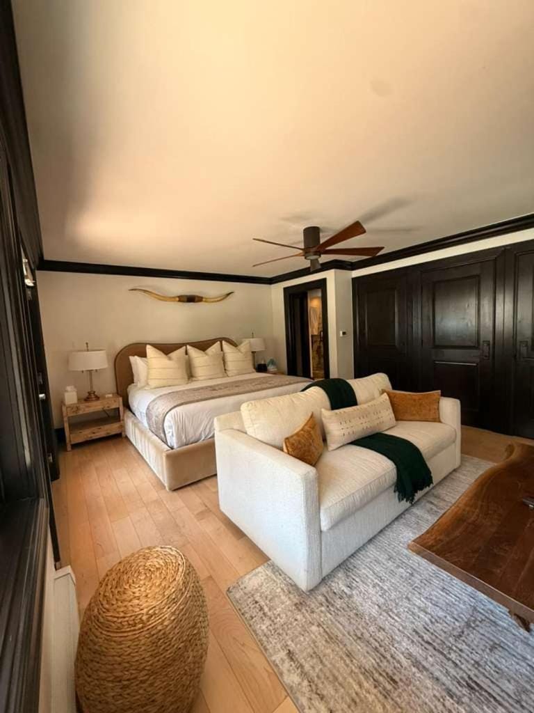 Spacious 3 & 3 in Aspen's Core with Sauna Apartment in Aspen