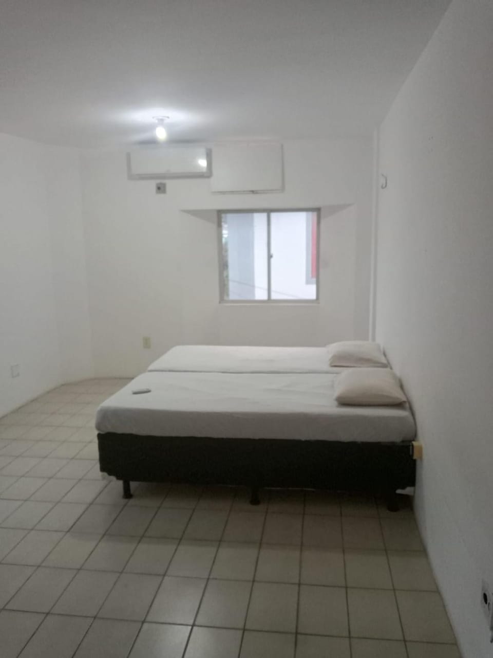 Bedroom, air conditioner