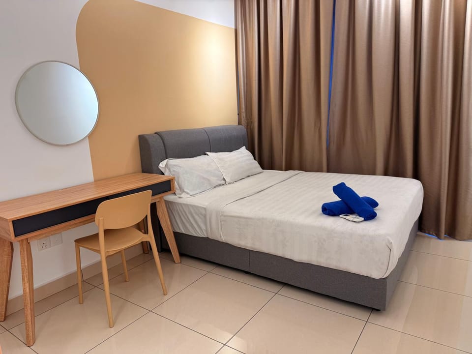 Bed, Photo of the whole room, Bedroom, towels
