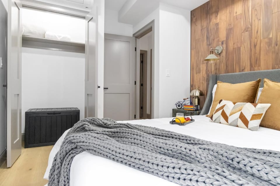 Bed, Photo of the whole room, Bedroom, wardrobe