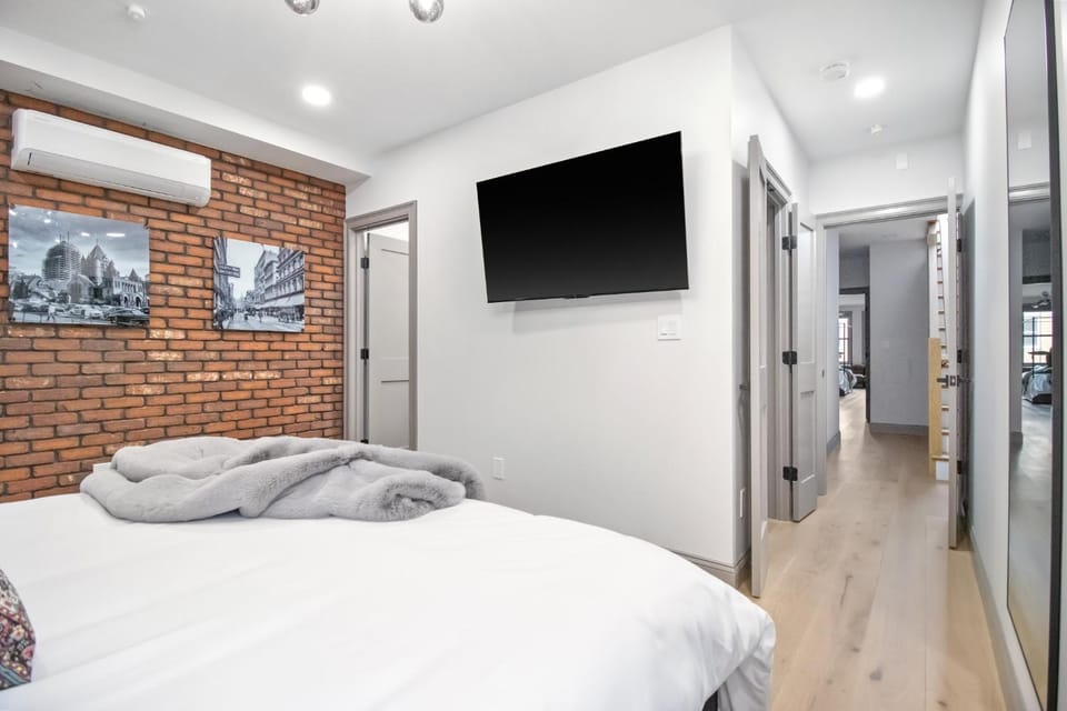Bed, TV and multimedia, Photo of the whole room, Bedroom, air conditioner