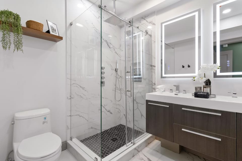 Shower, Toilet, Bathroom
