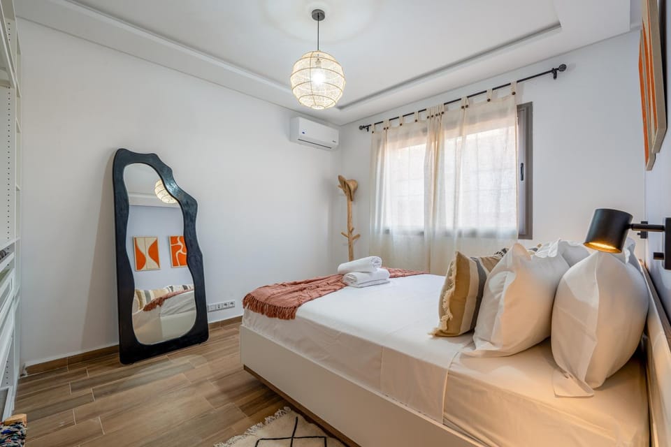 Bed, Photo of the whole room, Bedroom