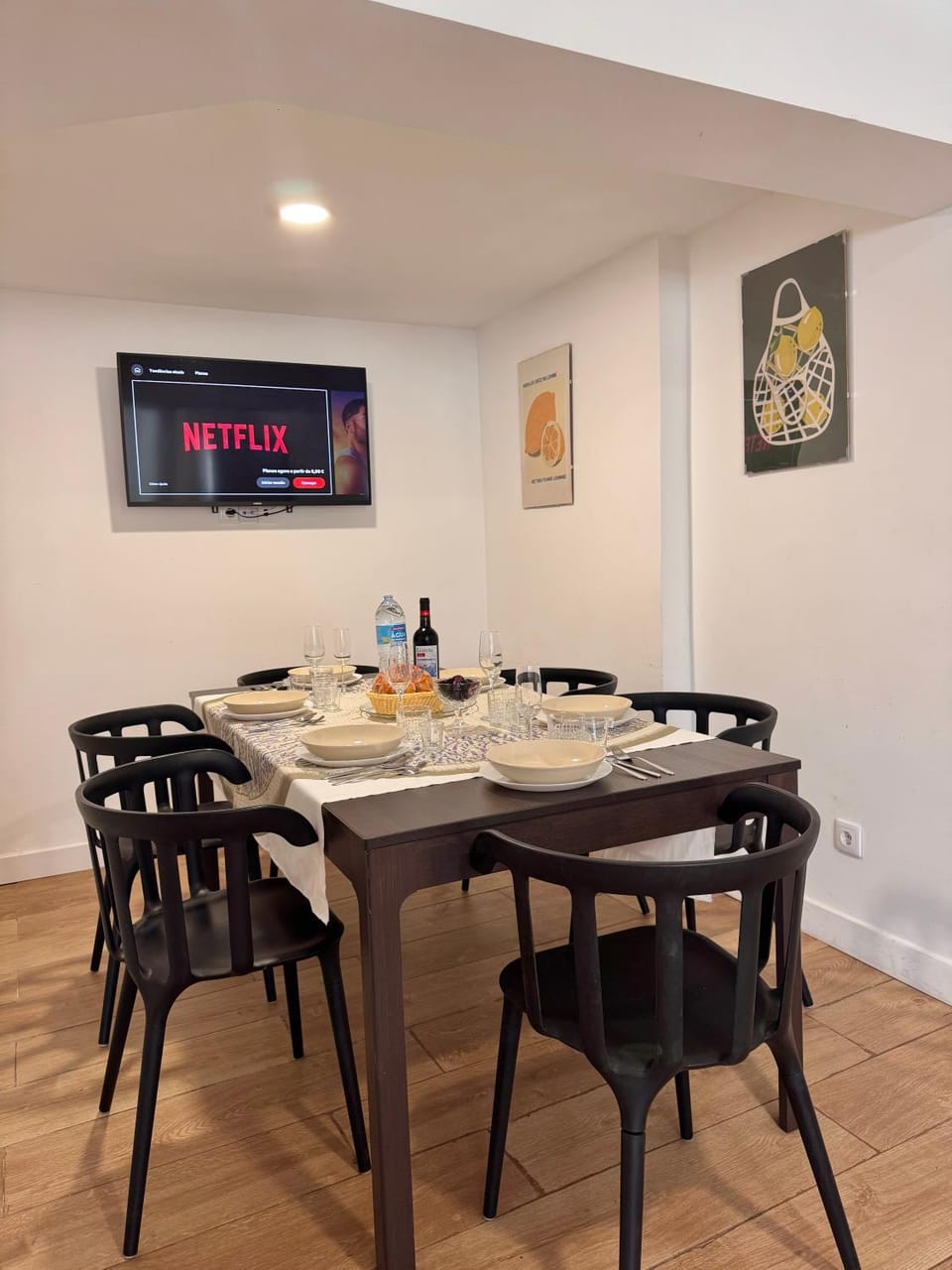 TV and multimedia, Food and drinks, Dining area