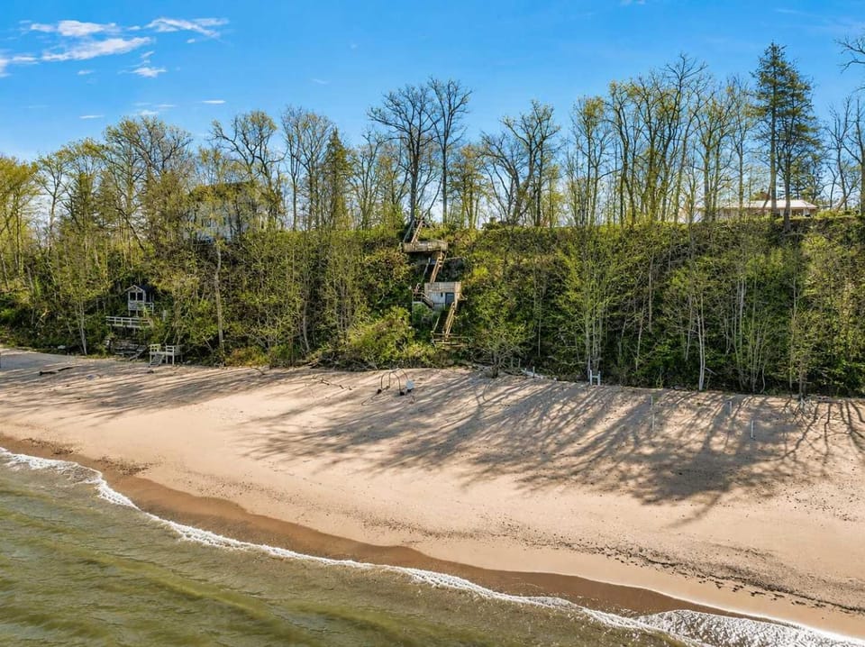 Duneside Retreat - Bonfire - BBQ - Downtown Access - Family Friendly House in Douglas