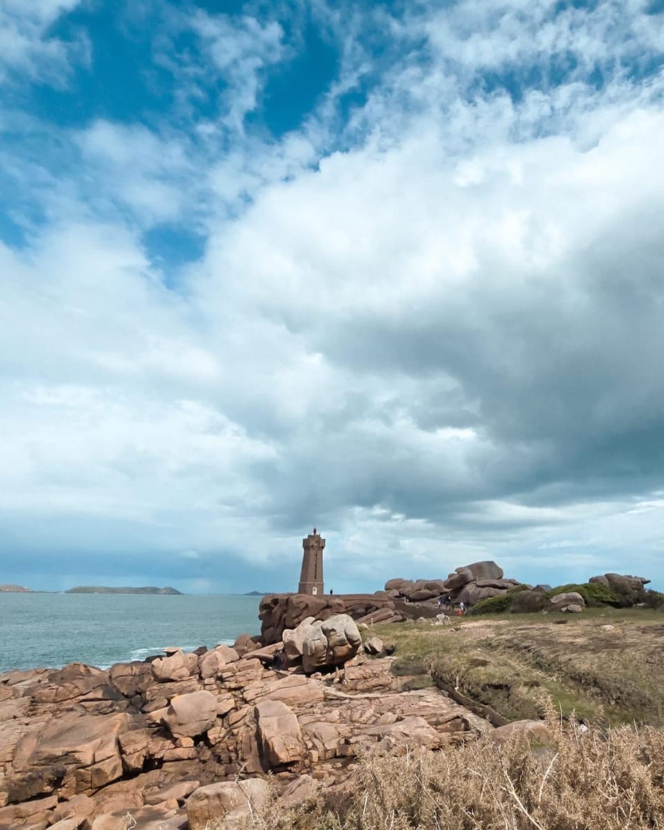 Nearby landmark, Natural landscape