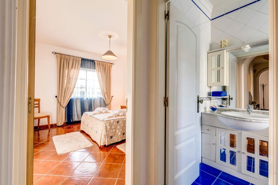 Bed, Bathroom, TV and multimedia, Bedroom, Bath, towels, wardrobe, air conditioner