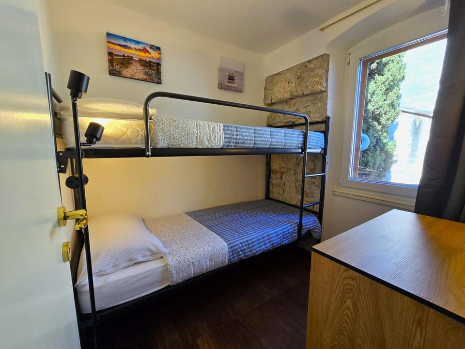Bed, Bedroom, bunk bed