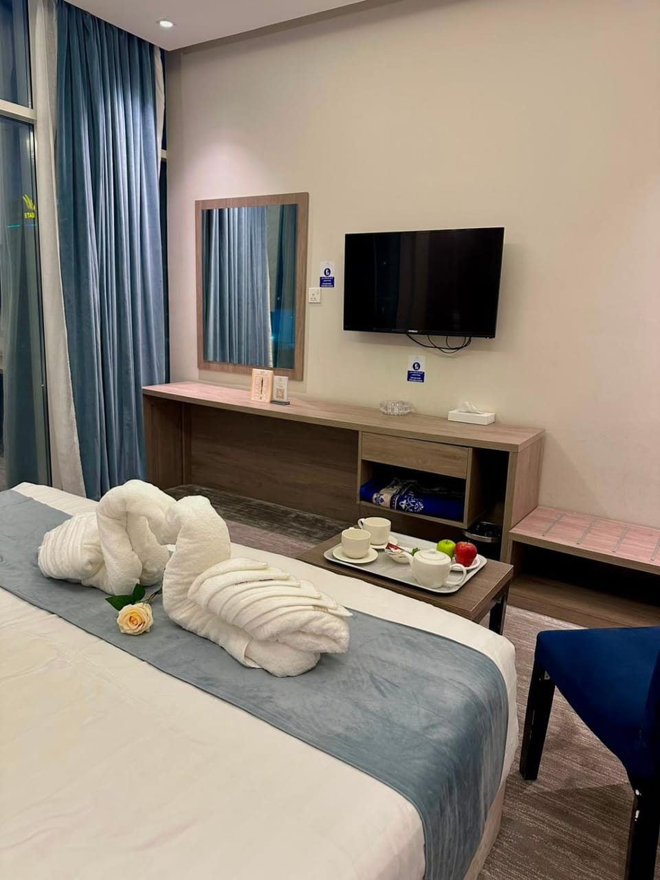 Bed, Bedroom, towels