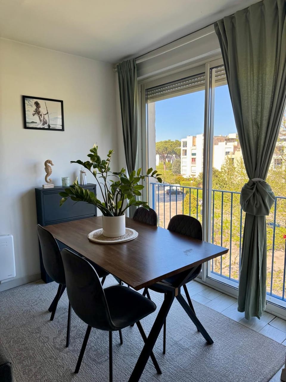 View (from property/room), Living room, Seating area