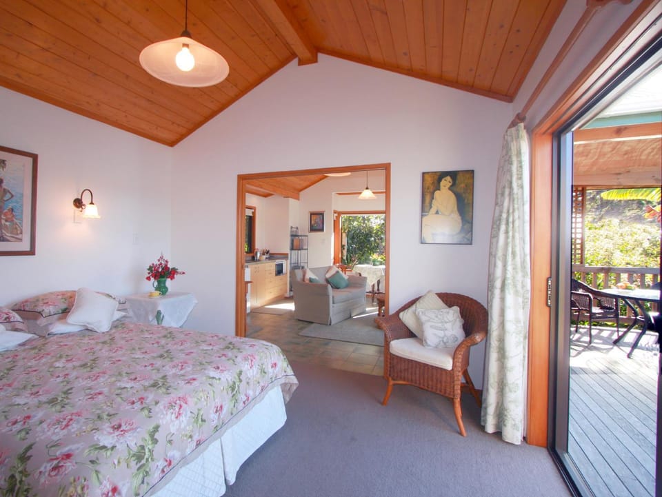 Patio, Kitchen or kitchenette, Living room, Dining area, Bedroom