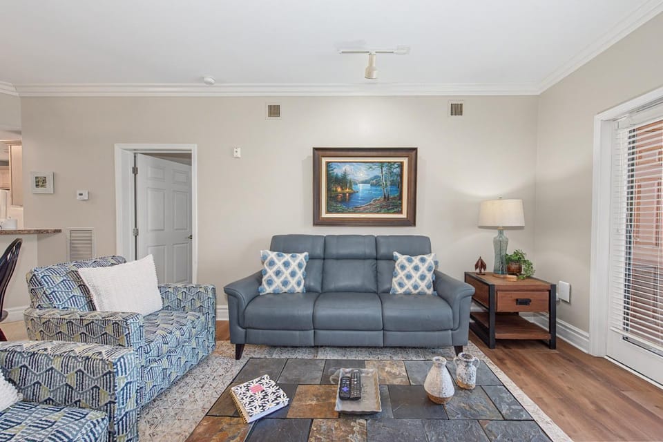 Day, Living room, Seating area, furniture