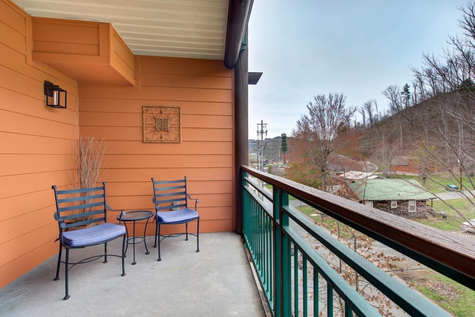Day, Balcony/Terrace, Seating area, Mountain view