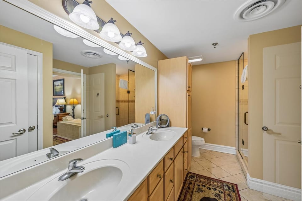 Shower, Toilet, Day, Bathroom