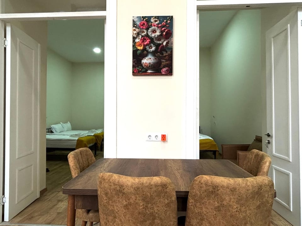 Seating area, Dining area