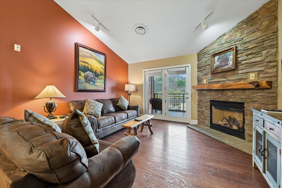 Day, Balcony/Terrace, Living room, Seating area, fireplace, furniture