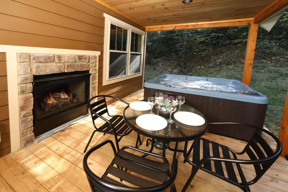Misty Mountainside Chalet in Gatlinburg