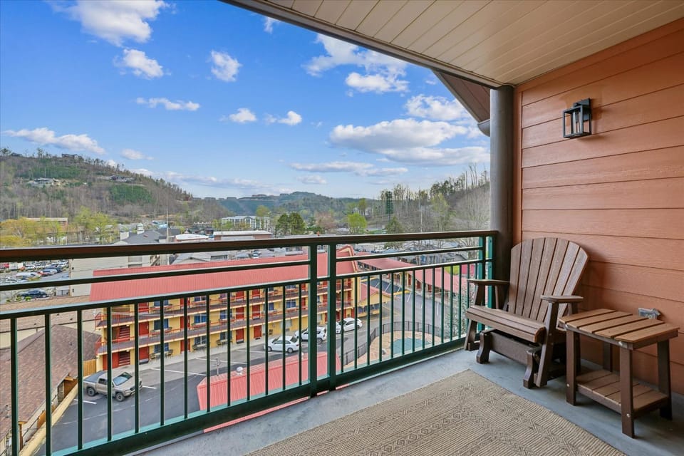 Day, Balcony/Terrace, Seating area, Mountain view, furniture
