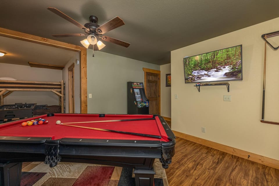 Moonshine Manor Chalet in Gatlinburg