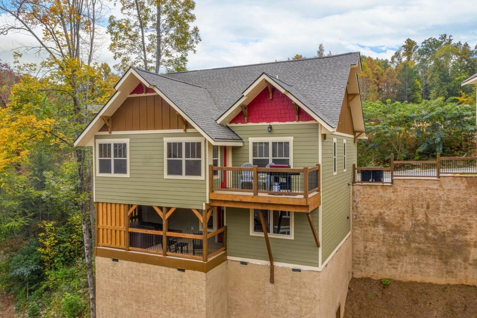 Moonshine Manor Chalet in Gatlinburg