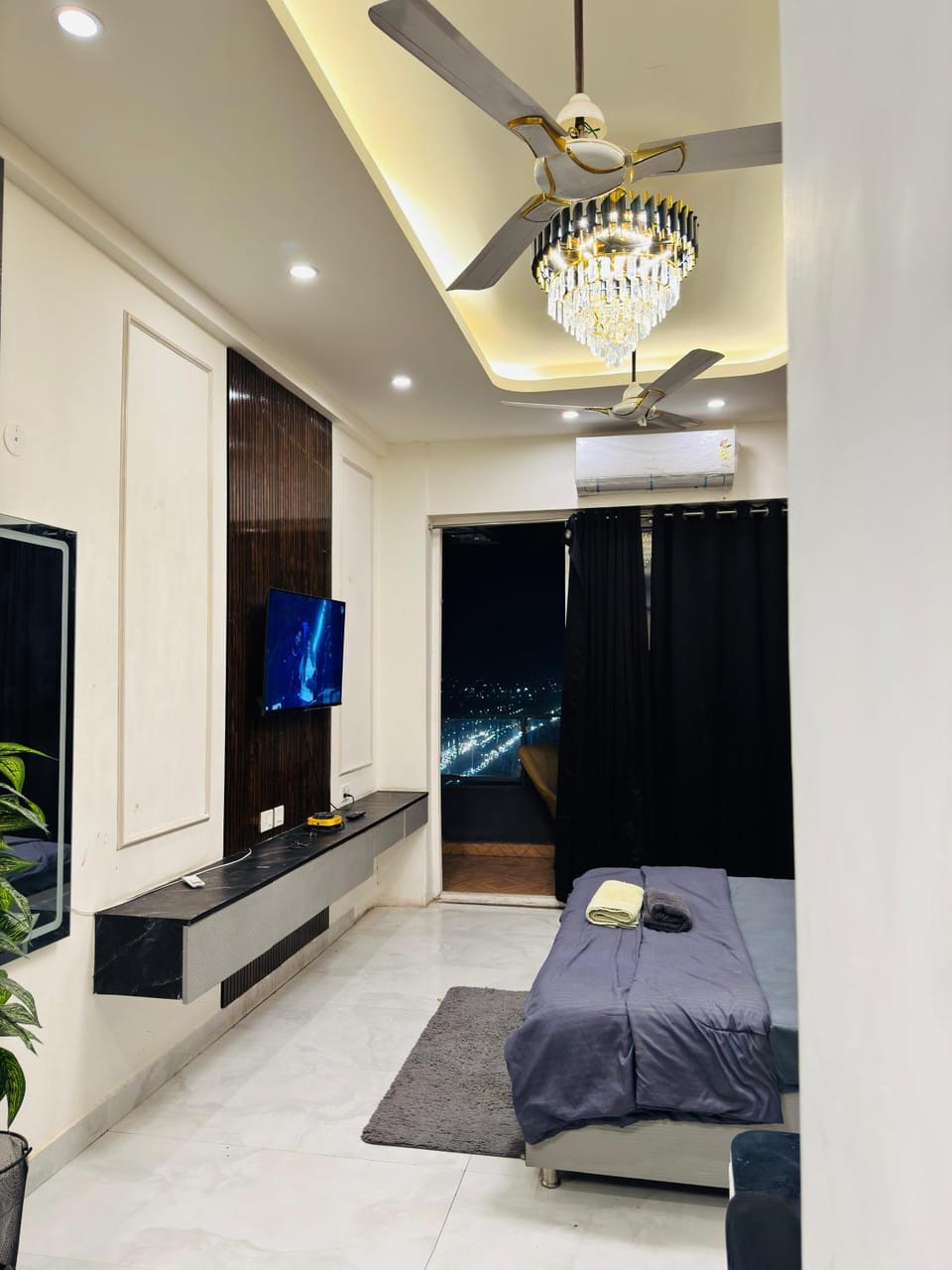The Skyline Studios Hotel in Noida