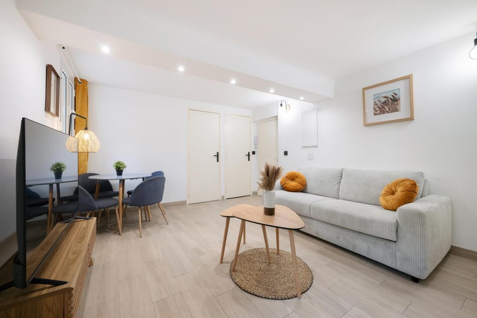 Cozy & Renovated - Close to Market Square Restaurants Apartment in Nice