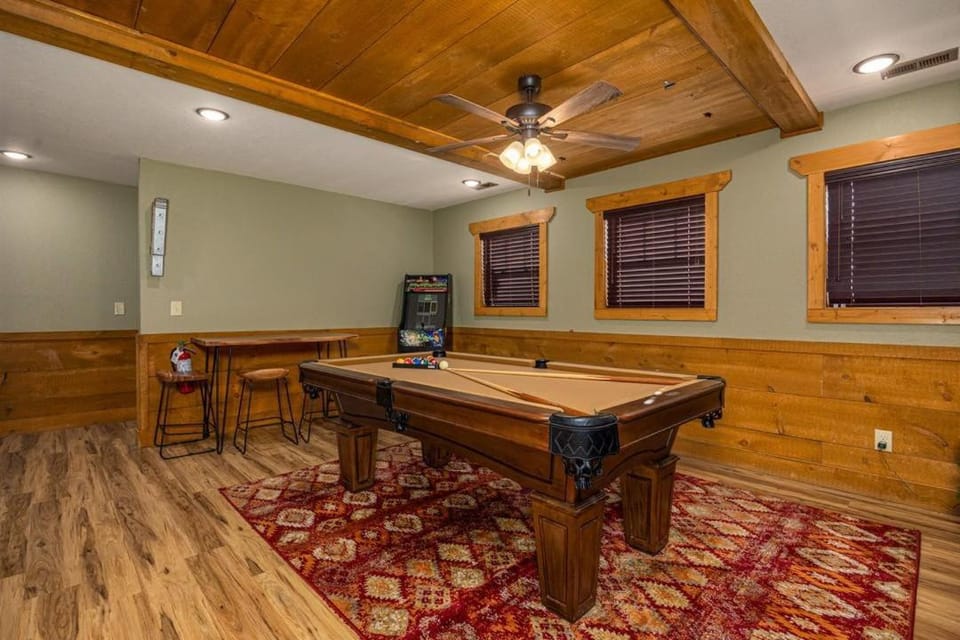 Luna Bear Lodge Chalet in Gatlinburg