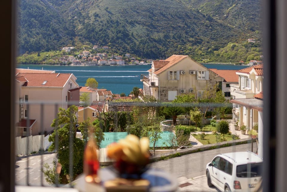 Neighbourhood, Sea view