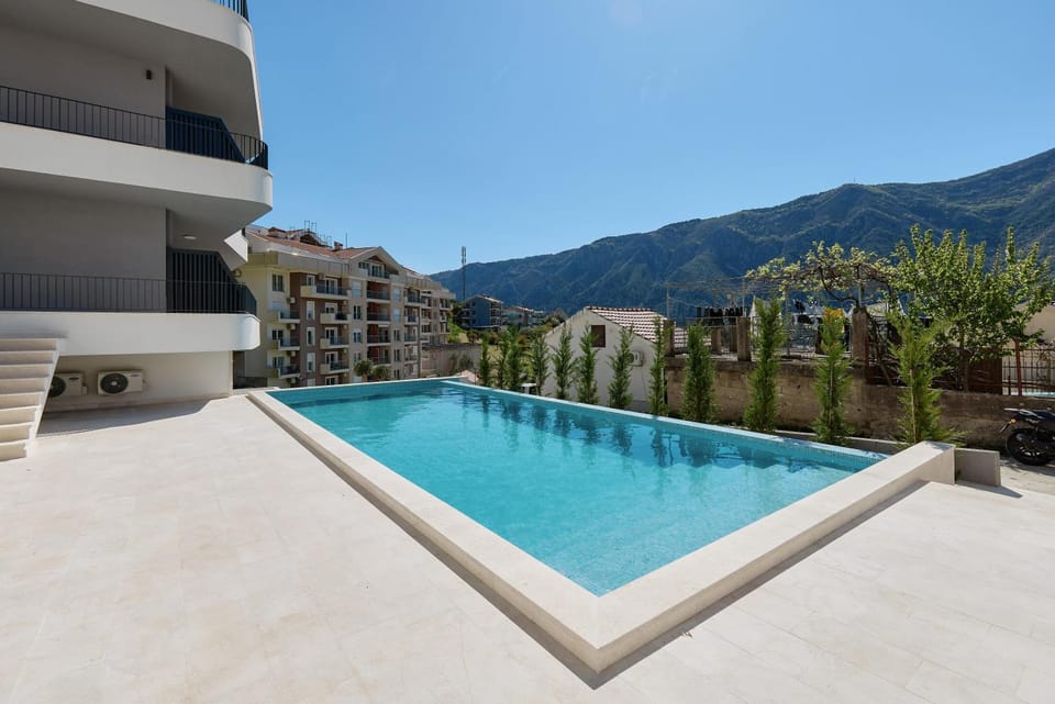 Property building, Swimming pool