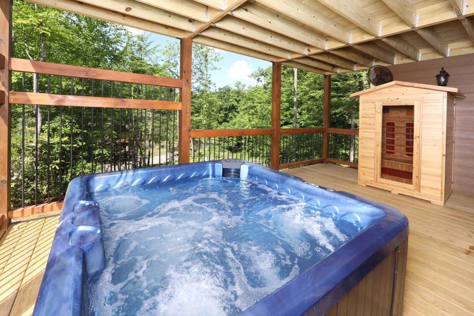Movie Dive-Inn Chalet in Gatlinburg