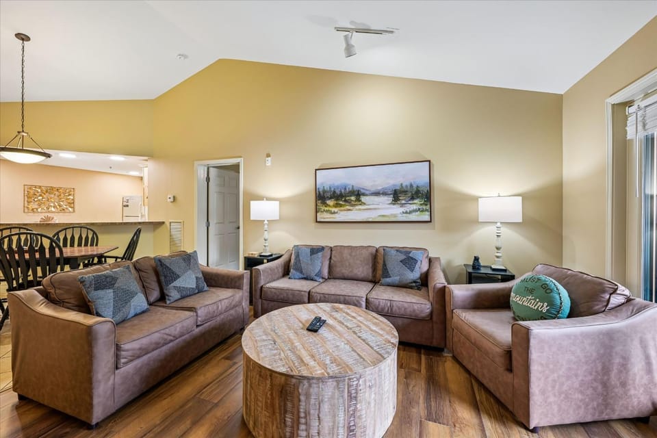 TV and multimedia, Living room, Seating area, furniture