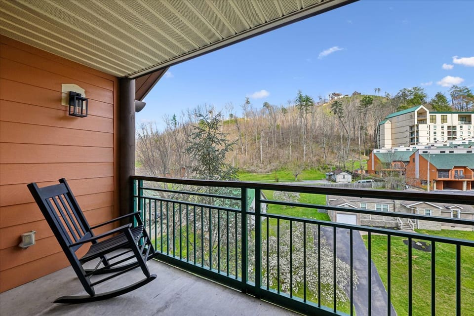 Day, Natural landscape, Balcony/Terrace, Seating area, Mountain view