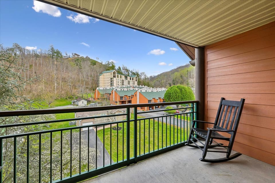 Day, Balcony/Terrace, Seating area, Mountain view