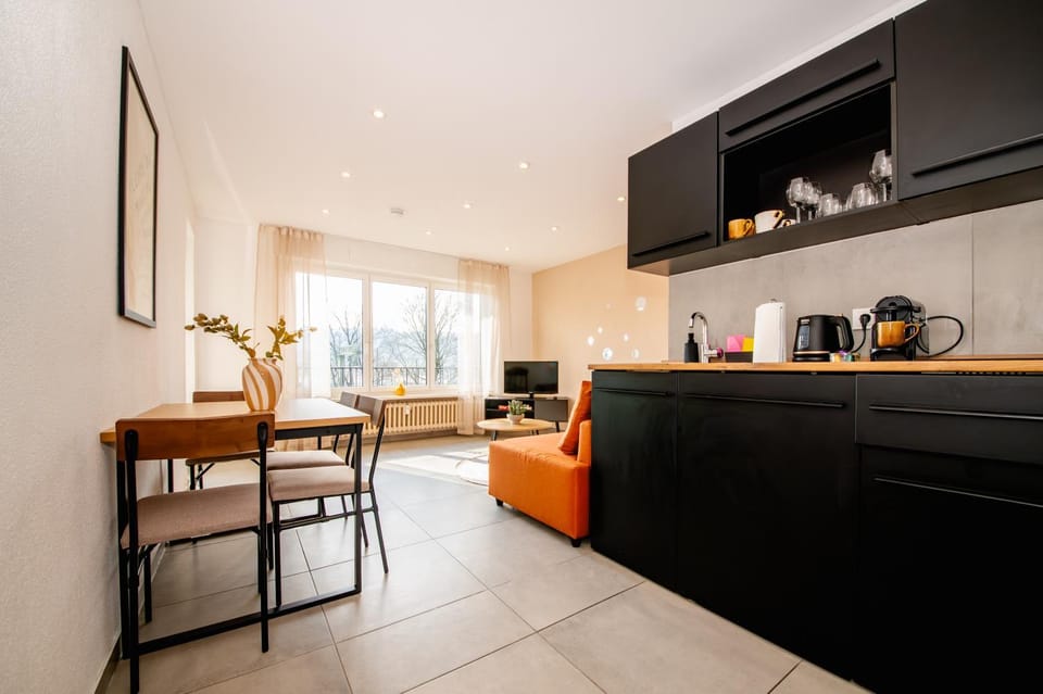 TV and multimedia, Coffee/tea facilities, Kitchen or kitchenette, Living room, Seating area, Dining area