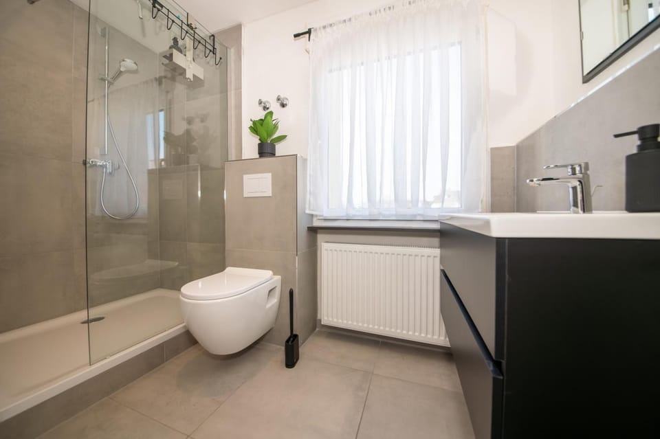 Shower, Toilet, Bathroom