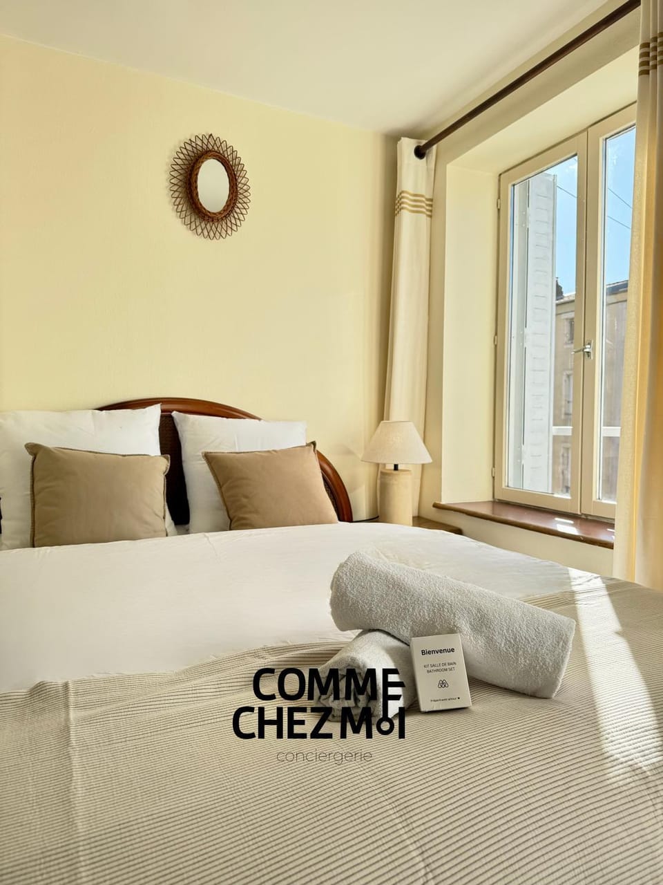 Bed, towels